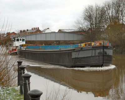 SelbyTony2016passingSelbyRailSwingBridge-DavidLewis.jpg